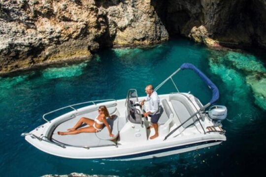 Day on a private boat from Capri to the coast of Positano