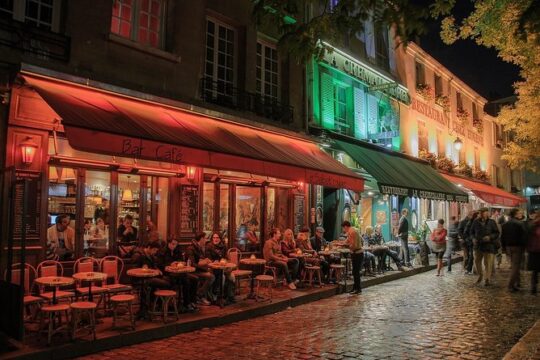 Private Tour: Montmartre Walking Tour, Dinner and Au Lapin Agile Cabaret