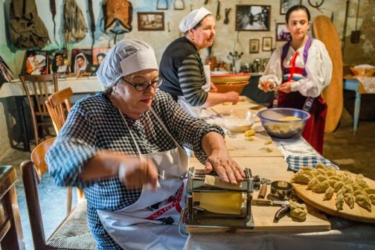 Full-Day-Small Group - The Family Experience: lifestyle and local traditions