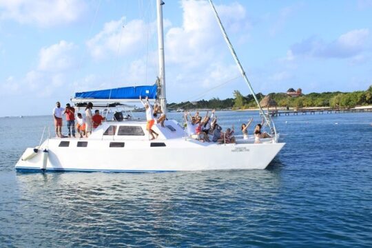 Private Family Catamaran From Isla Mujeres