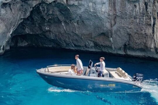 private boat tour on the island of Capri