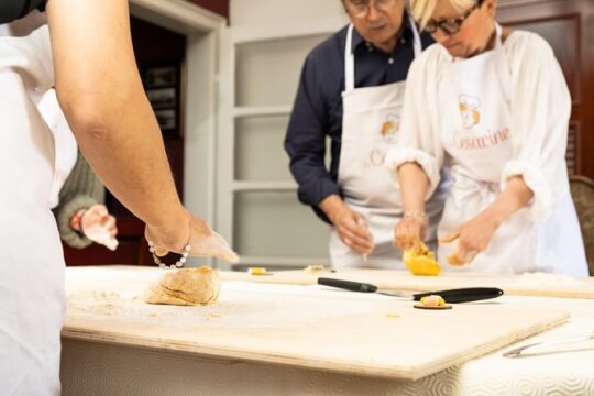 Cesarine: Small group Pasta and Tiramisu class in Catania