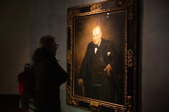 London:Winston Churchill Walking Tour with WII War Rooms Entrance