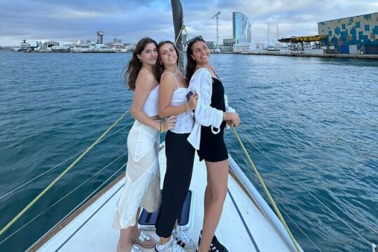 Barcelona: Boat Tour with Food & Drink