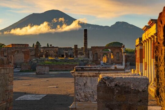 Tour to Pompeii and Vesuvius with lunch included