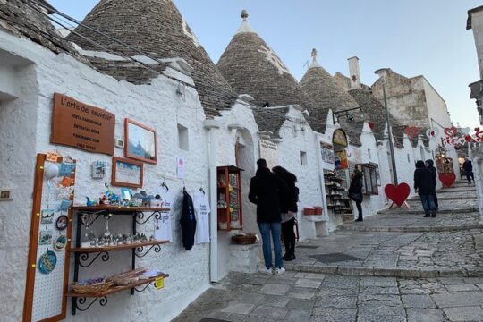 Alberobello and Castel del Monte Private Day Tour from Rome