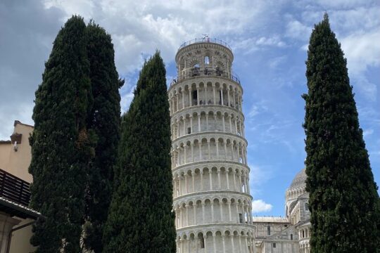 Lucca city tour and Pisa tower + wine tasting from La Spezia Port
