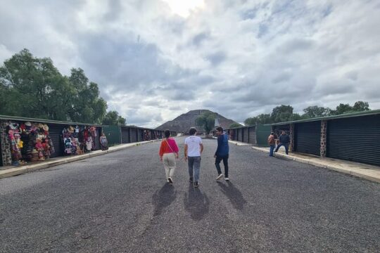 Private Tour: Teotihuacan Pyramids with Virtual Reality