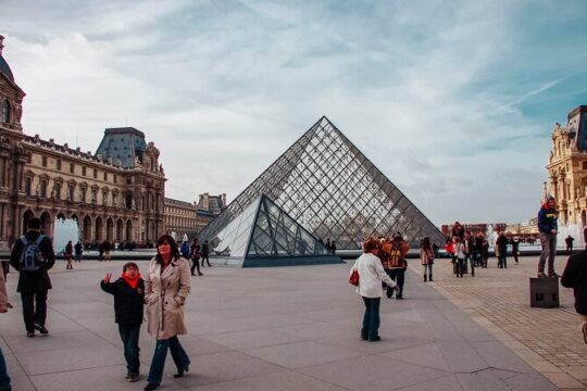 Full-Day Private Van Tour in Paris