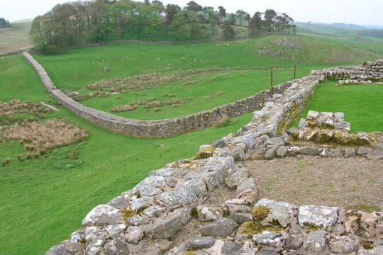 Hadrian's Wall: A Self-Guided Audio Tour along the Ruins