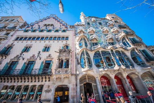 Barcelona Private 4 hour Tour with driver and official tour guide