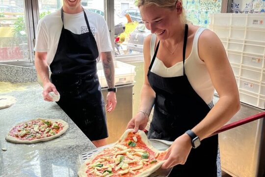 Naples: Premium Pizza-Making Class at a Pizzeria