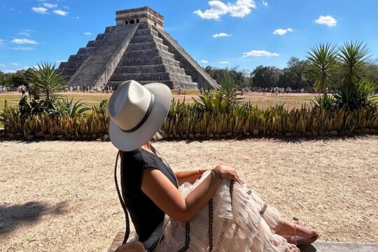 Chichen Itza, Cenote Ikkil, Valladolid and Mayan Cuisine from Cancun
