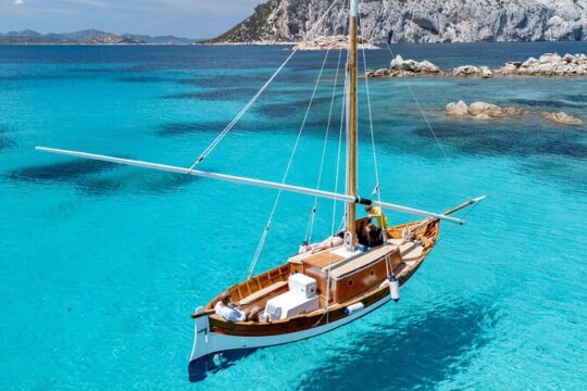 One-day tour on a vintage cruise in Tavolara and Molara