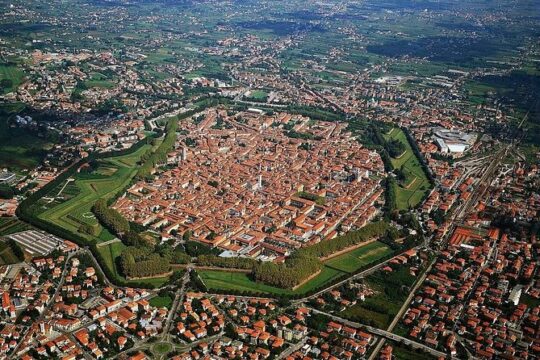 Private Day Trip from Florence to Pisa, Lucca and Vinci