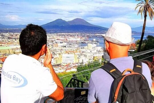 Panoramic historical walking tour of Naples: rich and poor areas
