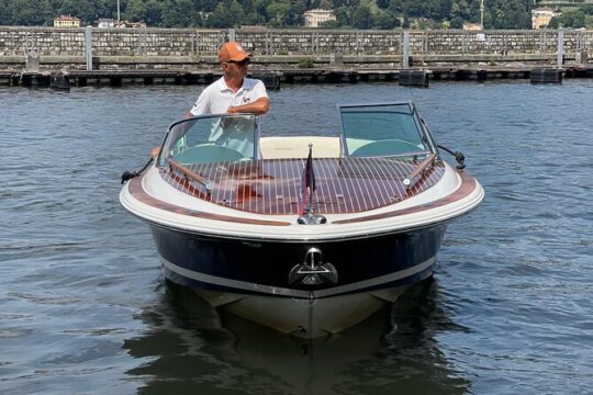 4 hours Boat Tour with luxury motorboat at Lake Como
