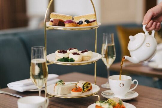 Royal neighbourhoods walk with luxury afternoon tea