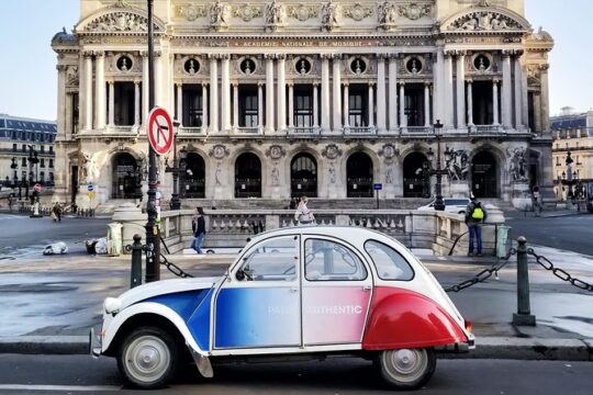 Half day trip in Paris in a vintage and convertible car with a Parisian
