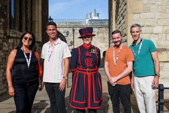 Tower of London Guided Tour with Beefeater Meet & Crown Jewels