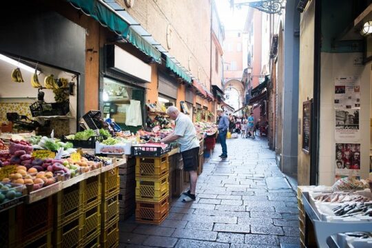 Private market tour, lunch or dinner and cooking demo in Santa Teresa di Gallura