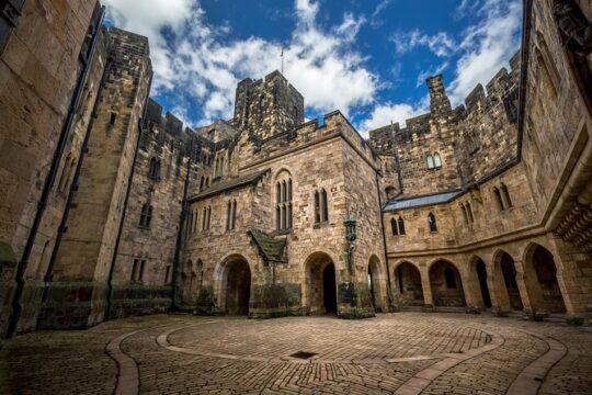 Harry Potter's Alnwick Castle and Scottish Borders Day Trip