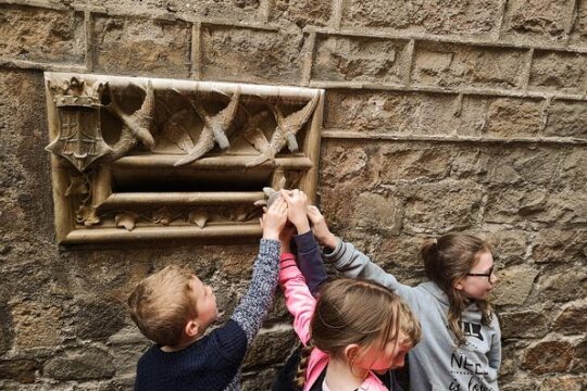 Family Private Tour: Churros, Hot Chocolate & Games in Barcelona