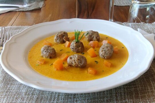 Lunch or dinner and cooking demo at a local home in Padova