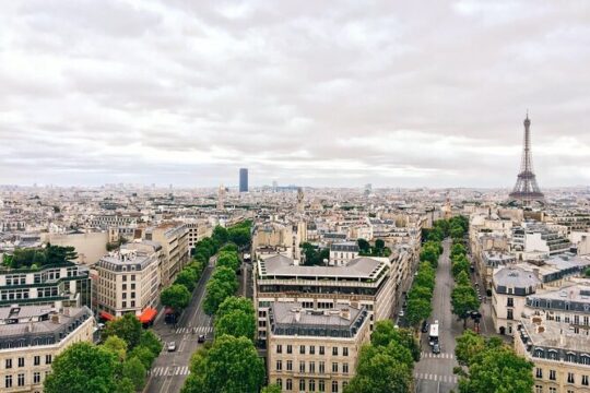 6 hours Paris city tour with Seine River Lunch cruise and Galeries Lafayette