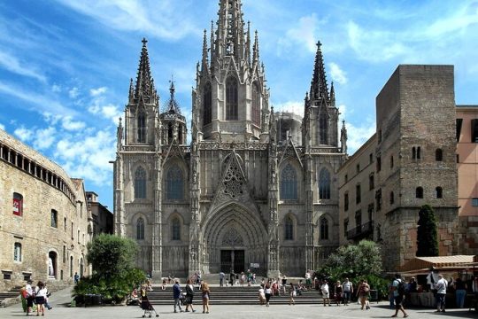 Walking tour of the Gothic Quarter of Barcelona with pintxos tasting