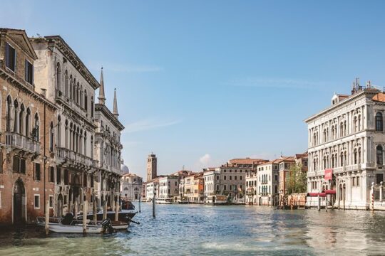 ANGLE - Photo Session in Venice With Local Photographer