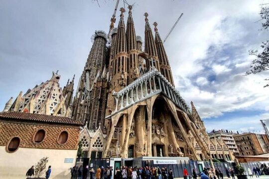 Barcelona with Private Guide : Gaudi & Sagrada Familia Skip The Line Entrance