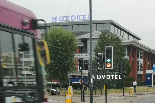Heathrow Hotel to Heathrow Hotel With Stopovers at Stonehenge & Salisbury