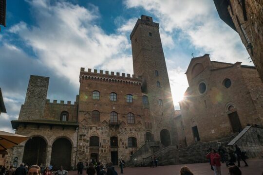 Volterra and San Gimignano: a taste of medieval Tuscany!