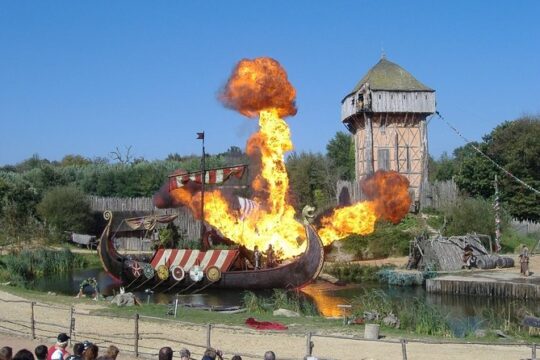 From Paris: Le Puy du Fou, transport + 1 day ticket