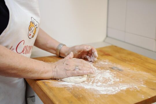 Private Pizza & Tiramisu Class at a Cesarina's home with tasting in Fasano