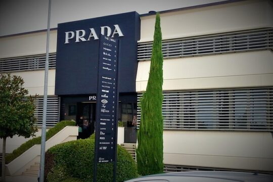 Luxury Chauffeur Service at THE MALL Florence from Versilia