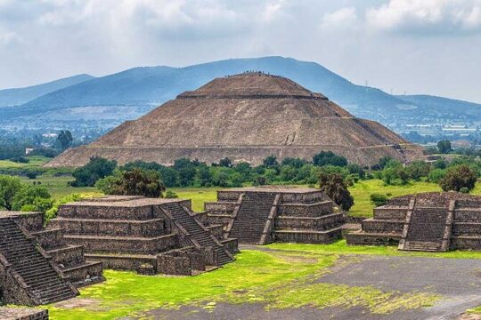 3X1 Teotihuacan, Basilica of Guadalupe, Tlatelolco and Tequila Tour