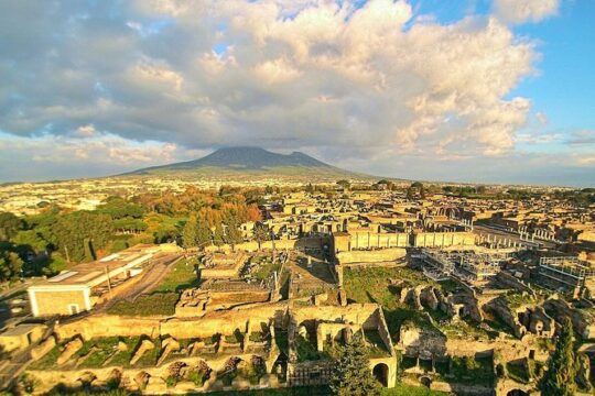 Private Tour of Pompeii with official tour guide and skip the line tickets