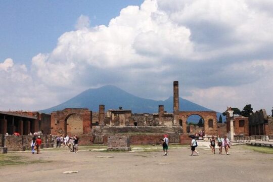 Naples Transfer to Positano with 2hr stop at Pompeii
