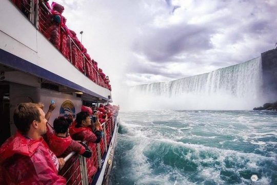 Toronto: Niagara Falls Day Tour with Boat option