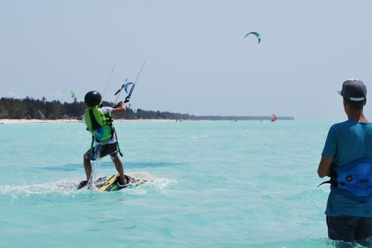 Kitesurf school in Corralejo, book your classes!