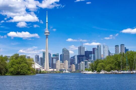 1-Hour Toronto Harbour Tour with Live Narration