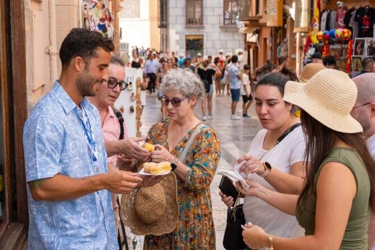 Malaga Tour with local guides and tasting of typical products