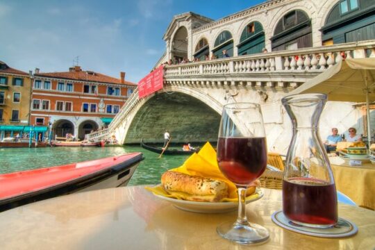 Wine Tasting Tour in Venice Old Town with a Wine Expert