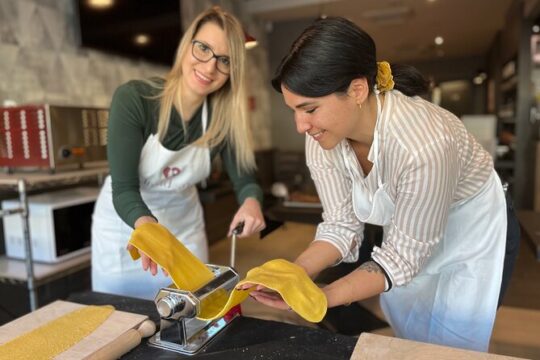 1 Hour Pasta making class in Rome