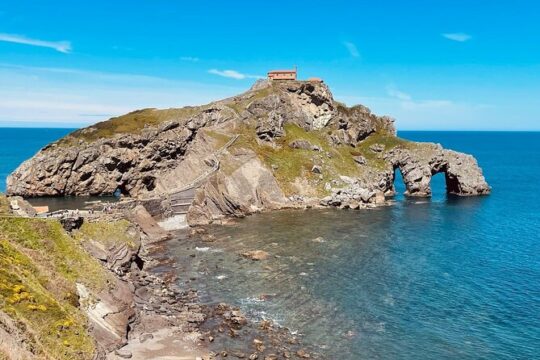Bilbao: Gaztelugatxe, Bermeo, Mundaka and Gernika with Txakoli