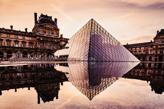 Paris Walking Tours: Discover Paris' Iconic Sites and Secret Spots