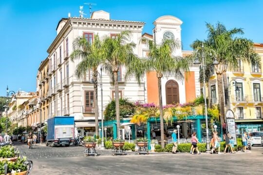 Sorrento Gourmet: Food & Wine Tour with Dinner Led by a Local