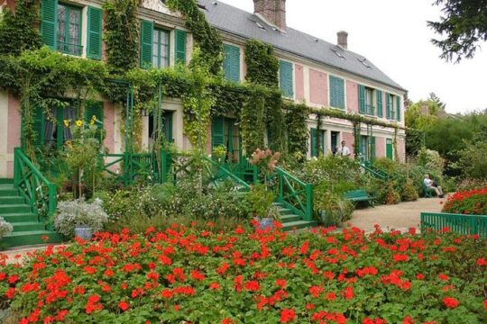 Giverny Half Day Guided Trip with Monet's House & Gardens from Paris by minivan